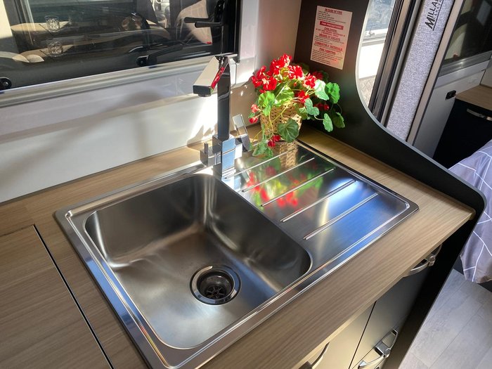 2025 Millard Toura-X 17'6 Centre Door L-Lounge