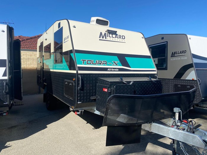 2025 Millard Toura-X 17'6 Centre Door L-Lounge