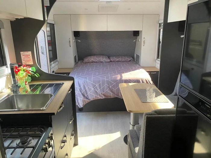 2025 Millard 2025 Millard Toura-X 17'6 Centre Door L-Lounge