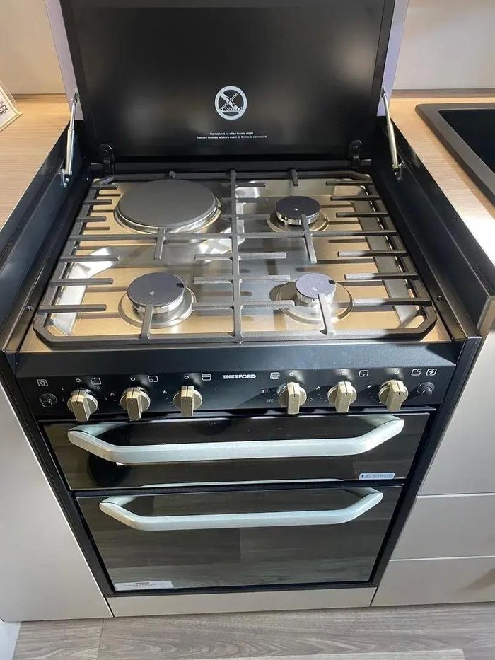 2025 Millard 2025 Millard Mflow X-Rider 17'6 Centre Door