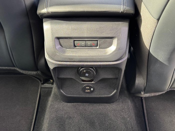 2023 Ford Everest Platinum