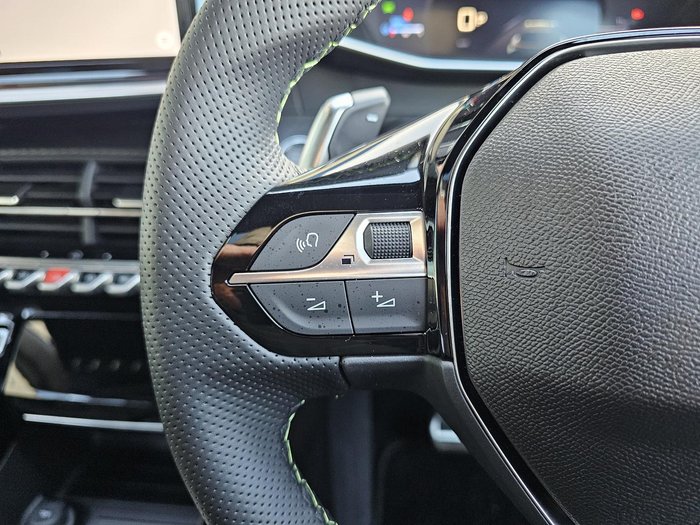 2025 Peugeot 2008 GT Hybrid