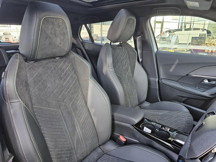 2025 Peugeot 2008 GT Hybrid