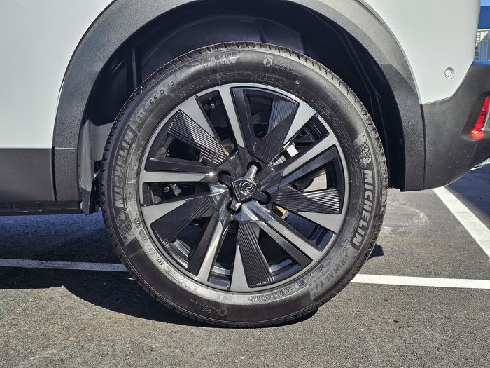 2025 Peugeot 2008 GT Hybrid