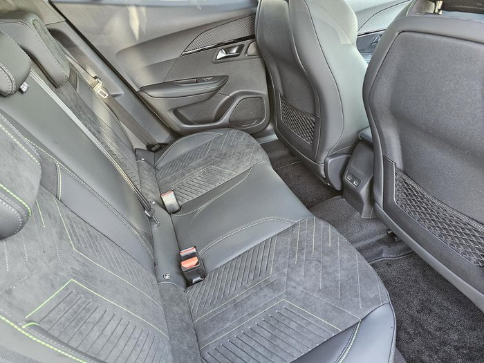 2025 Peugeot 2008 GT Hybrid