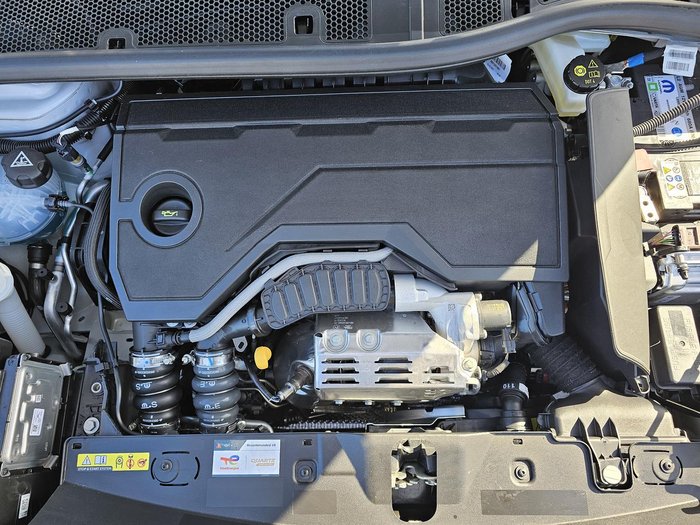 2025 Peugeot 2008 GT Hybrid