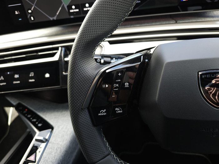 2025 Peugeot 3008 GT Premium Hybrid P64 MY25 Okenite White