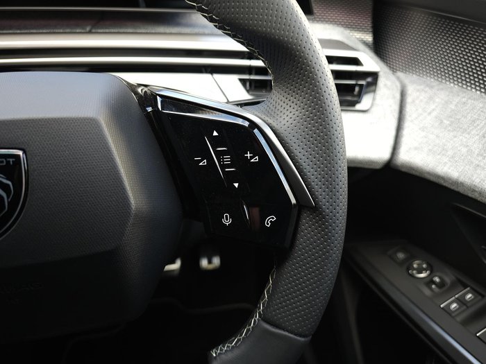 2025 Peugeot 3008 GT Premium Hybrid P64 MY25 Okenite White