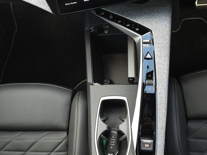 2025 Peugeot 3008 GT Premium Hybrid P64 MY25 Okenite White