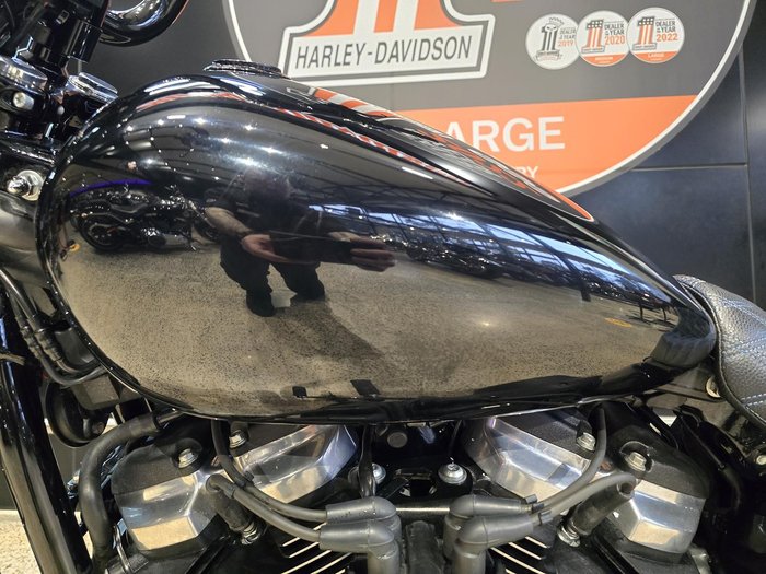 2017 Harley-Davidson Street Bob 107 (FXBB) Softail Black