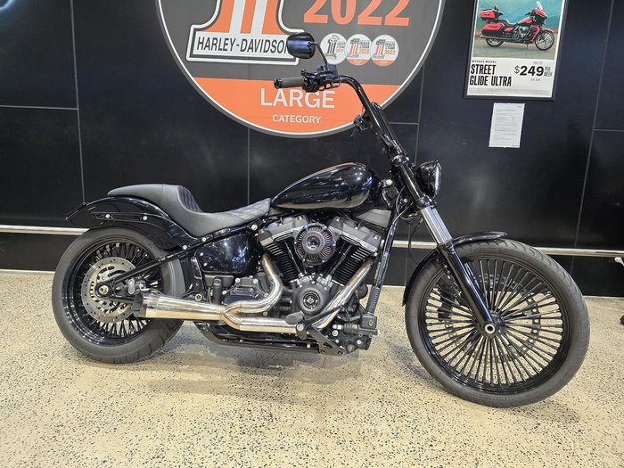 2017 Harley-Davidson Street Bob 107 (FXBB) Softail Black