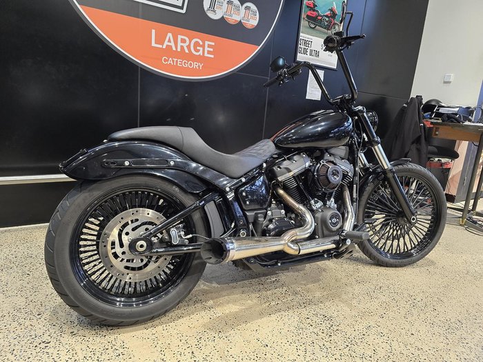 2017 Harley-Davidson Street Bob 107 (FXBB) Softail Black