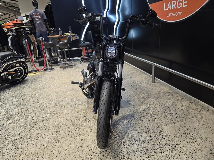 2017 Harley-Davidson Street Bob 107 (FXBB) Softail Black