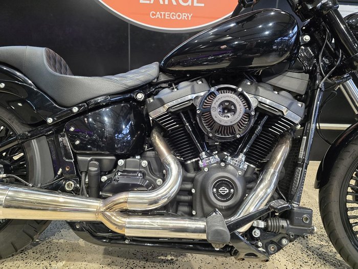 2017 Harley-Davidson Street Bob 107 (FXBB) Softail Black