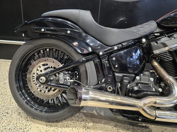 2017 Harley-Davidson Street Bob 107 (FXBB) Softail Black