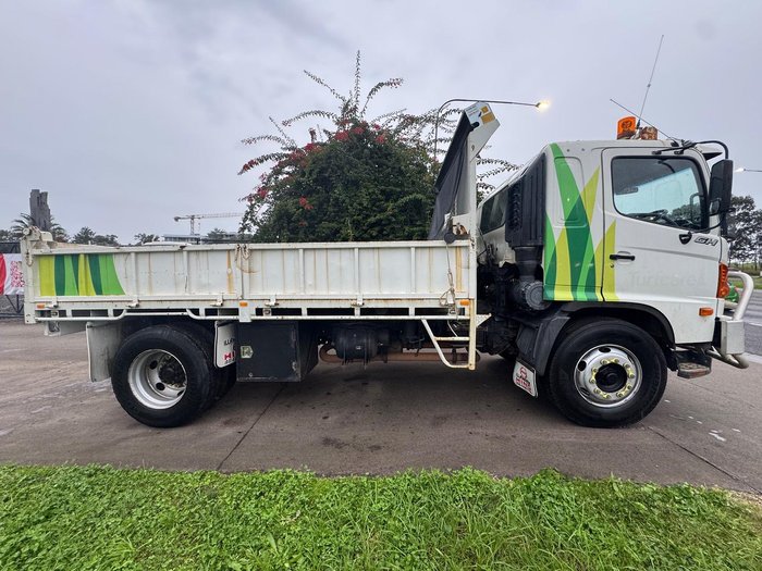 2006 Hino Gh WHITE