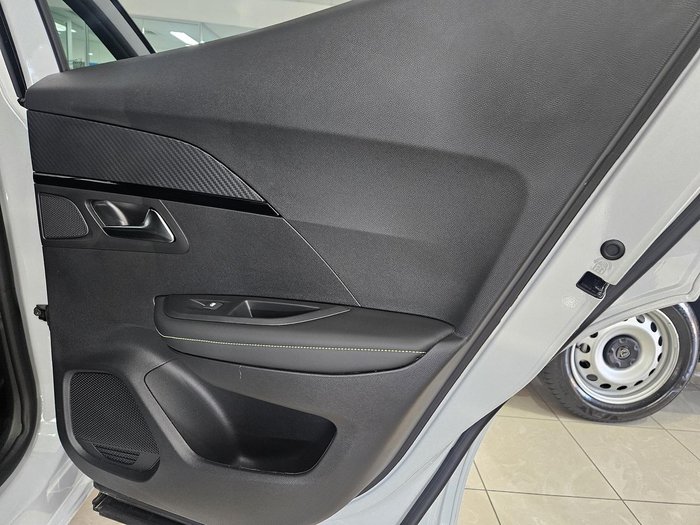 2025 Peugeot 2008 GT Hybrid