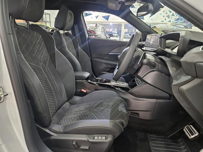 2025 Peugeot 2008 GT Hybrid