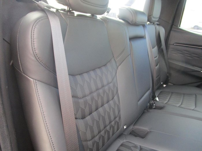 2025 Isuzu D-MAX BLADE