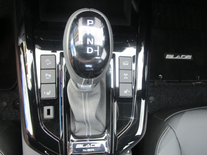 2025 Isuzu D-MAX BLADE