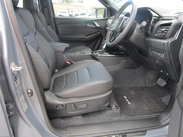 2025 Isuzu D-MAX BLADE