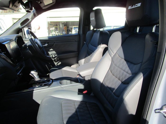 2025 Isuzu D-MAX BLADE