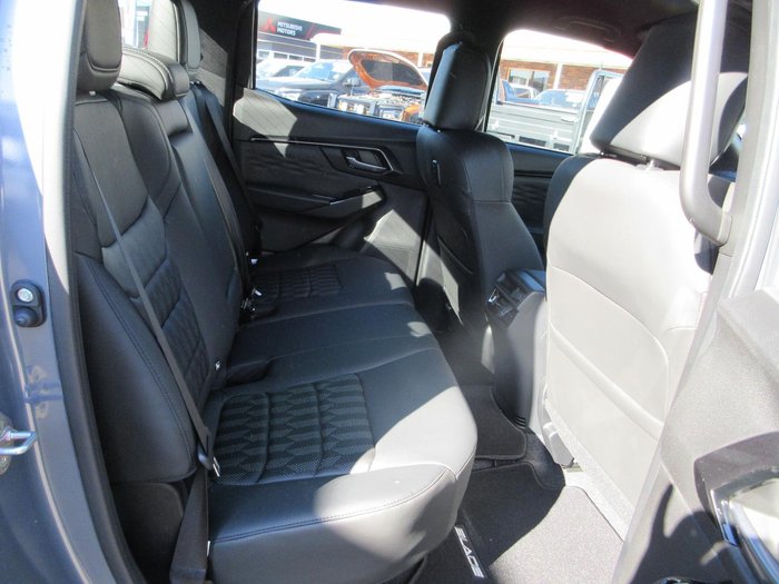 2025 Isuzu D-MAX BLADE