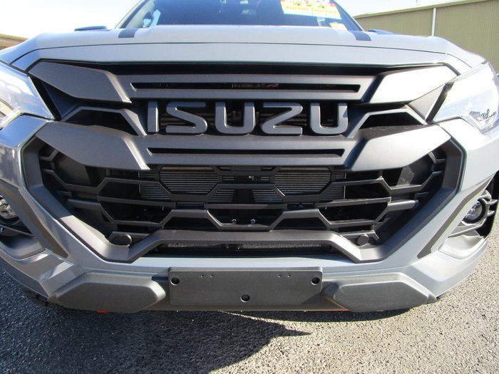 2025 Isuzu D-MAX BLADE