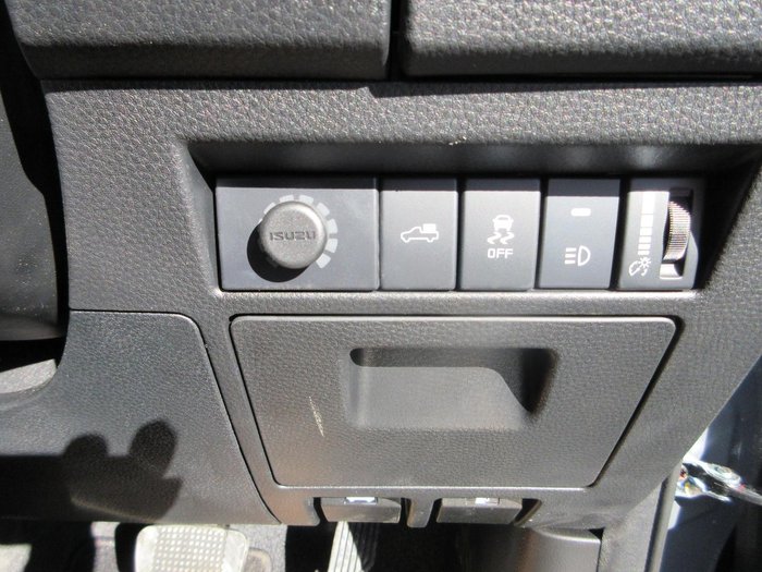 2025 Isuzu D-MAX BLADE