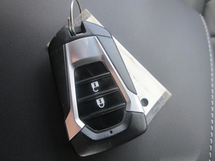 2025 Isuzu D-MAX BLADE