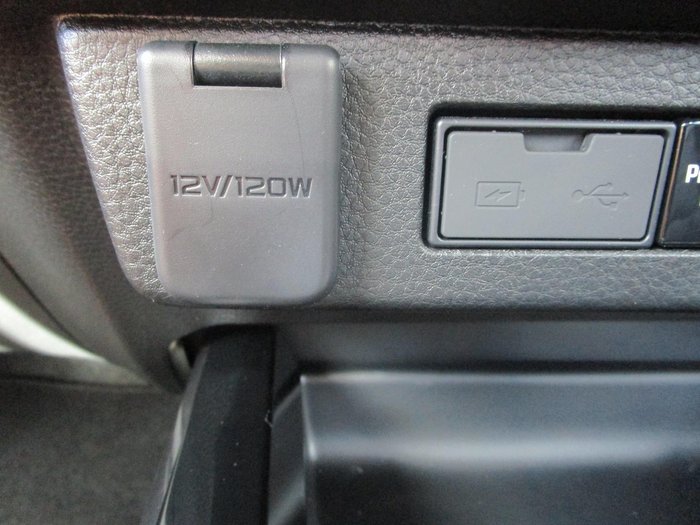 2025 Isuzu D-MAX BLADE