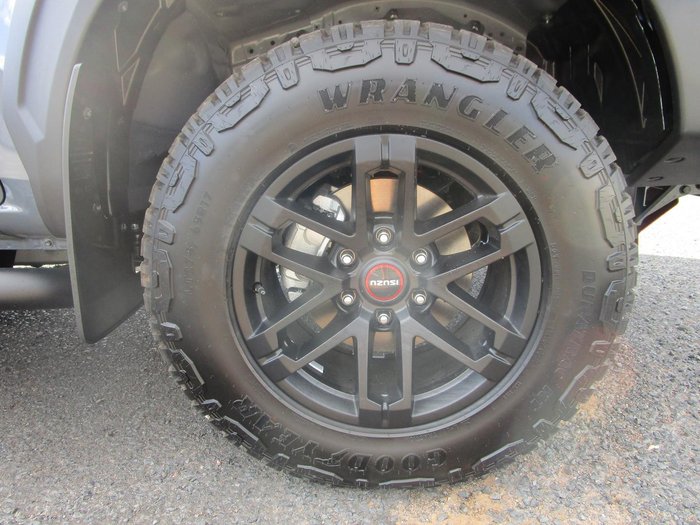 2025 Isuzu D-MAX BLADE