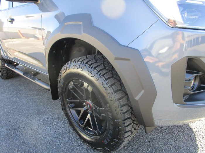 2025 Isuzu D-MAX BLADE