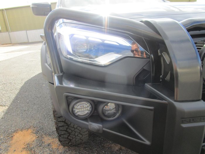2025 Isuzu D-MAX BLADE
