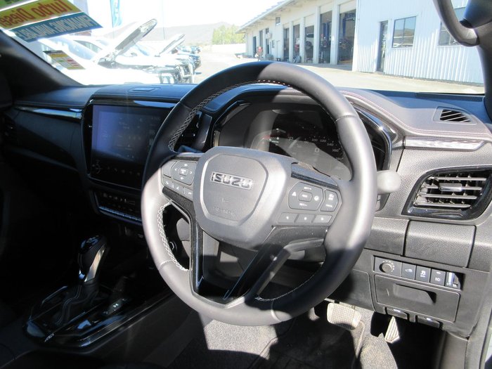 2025 Isuzu D-MAX BLADE