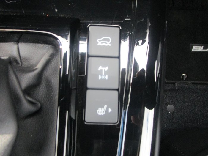 2025 Isuzu D-MAX BLADE