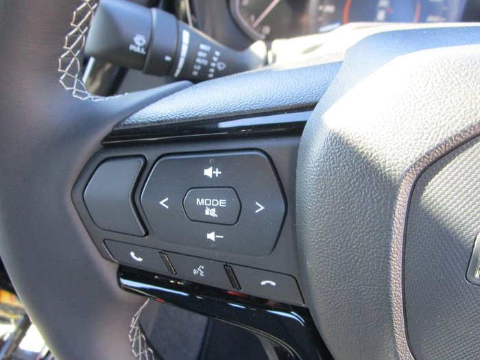 2025 Isuzu D-MAX BLADE