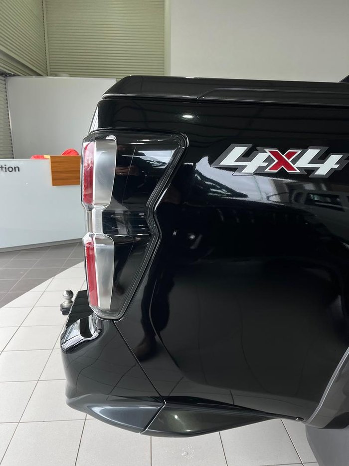 2022 Isuzu D-MAX X-TERRAIN MY23 4X4 Dual Range Basalt Black