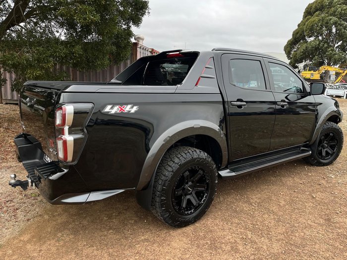 2022 Isuzu D-MAX X-TERRAIN MY23 4X4 Dual Range Basalt Black