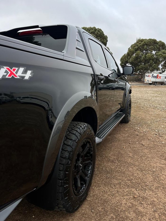 2022 Isuzu D-MAX X-TERRAIN MY23 4X4 Dual Range Basalt Black