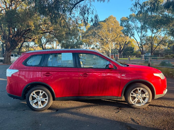 2013 Mitsubishi Outlander ES
