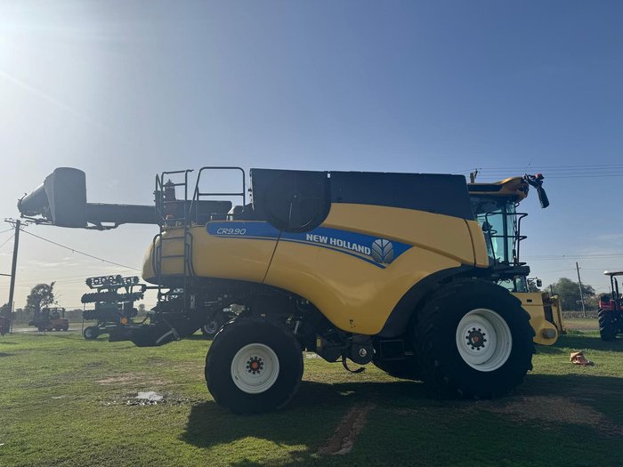 2015 New Holland Cr9.90