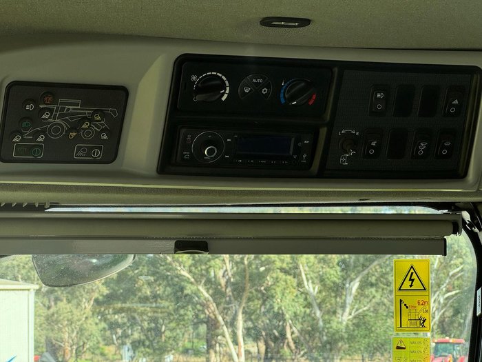 2015 New Holland Cr9.90