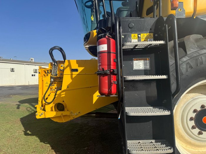2015 New Holland Cr9.90