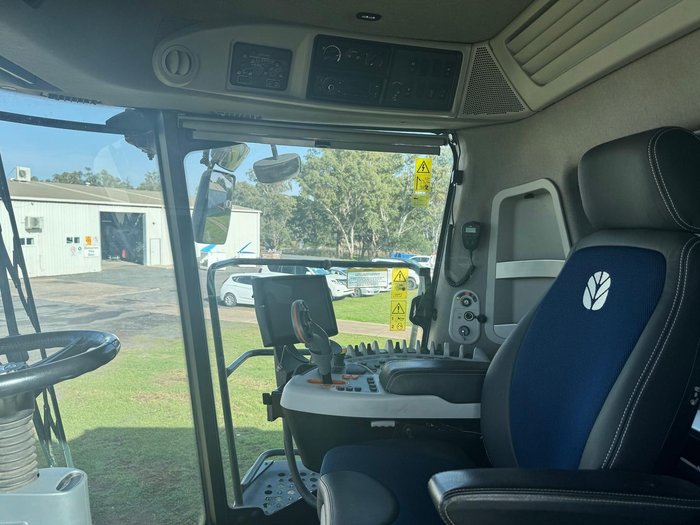 2015 New Holland Cr9.90