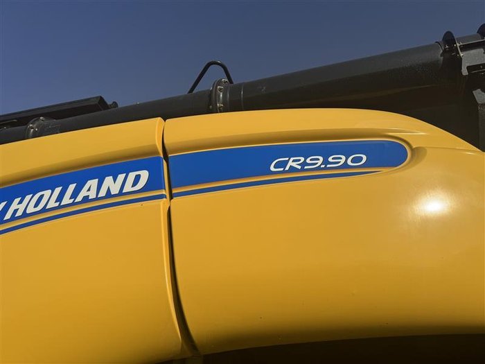2015 New Holland Cr9.90