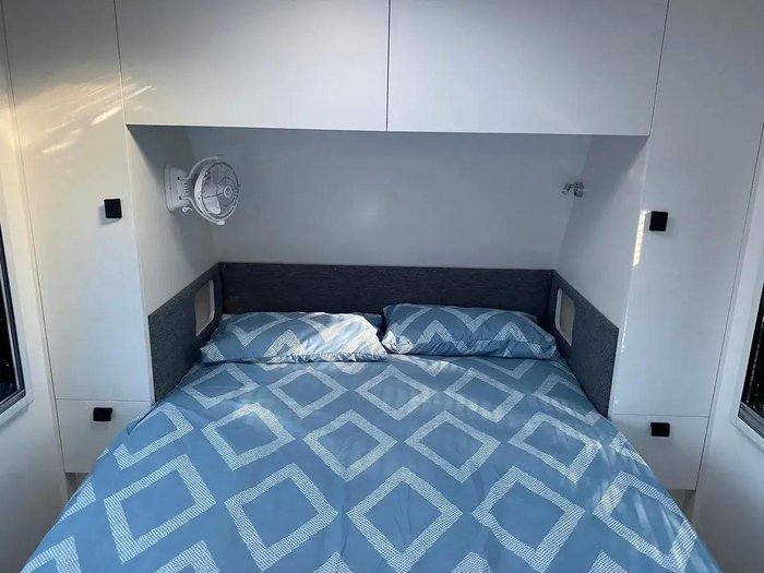 2025 New Age Caravans 2025 New Age Caravans Manta Ray Expedition