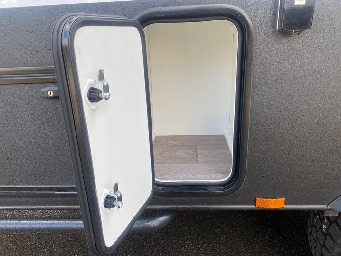 2025 JB Caravans 16' Gator Off Road Hybrid Save $29,510 Was $119,500