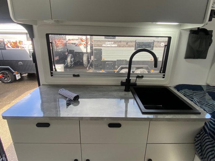 2025 JB Caravans 16' Gator Off Road Hybrid Save $29,510 Was $119,500