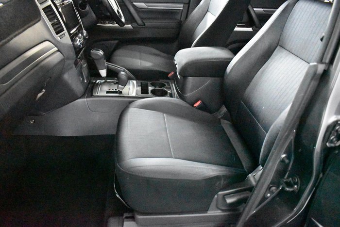 2017 Mitsubishi Pajero GLX